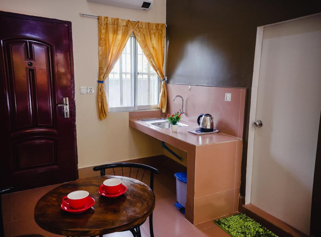 Lea'S Guesthouse And Restaurant Kampot Buitenkant foto