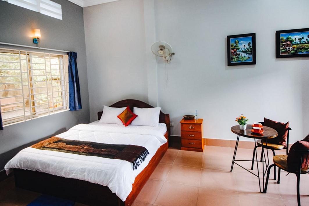Lea'S Guesthouse And Restaurant Kampot Buitenkant foto