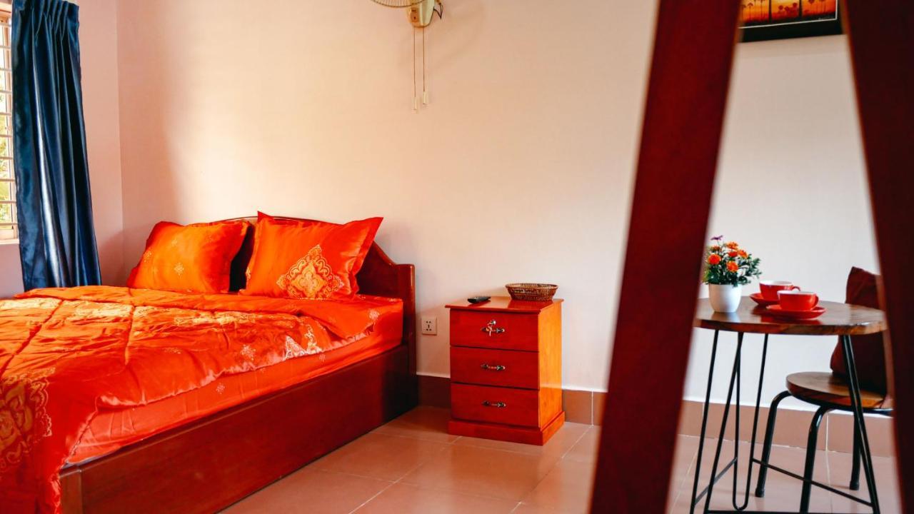 Lea'S Guesthouse And Restaurant Kampot Buitenkant foto