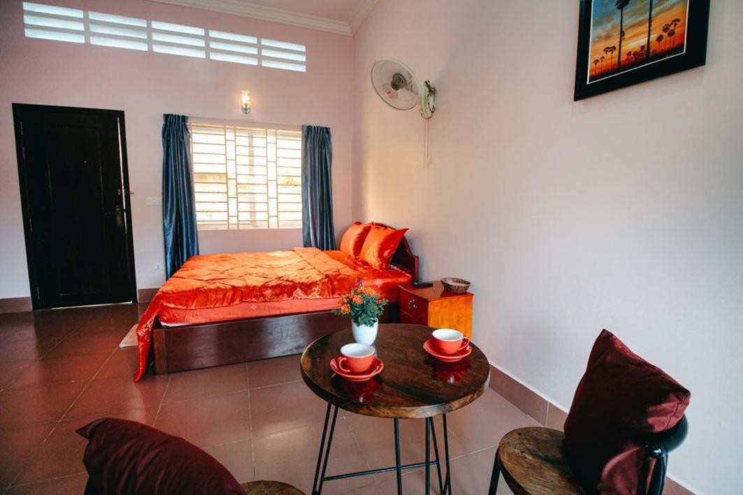 Lea'S Guesthouse And Restaurant Kampot Buitenkant foto