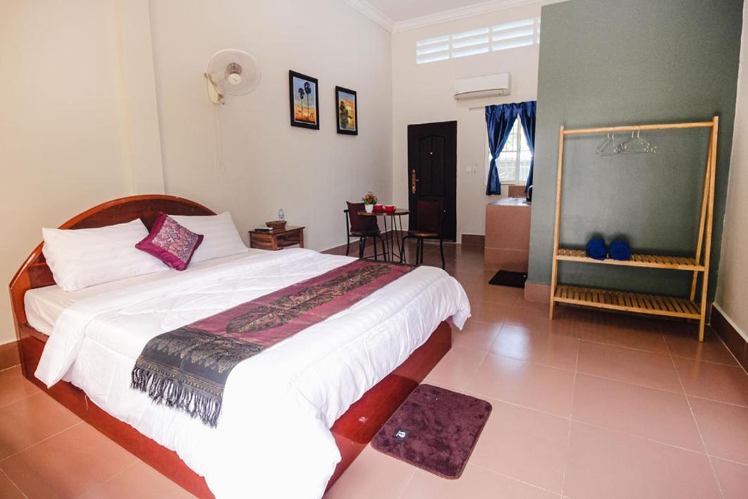 Lea'S Guesthouse And Restaurant Kampot Buitenkant foto