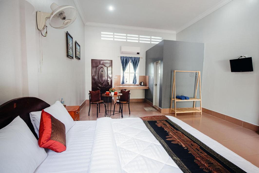Lea'S Guesthouse And Restaurant Kampot Buitenkant foto