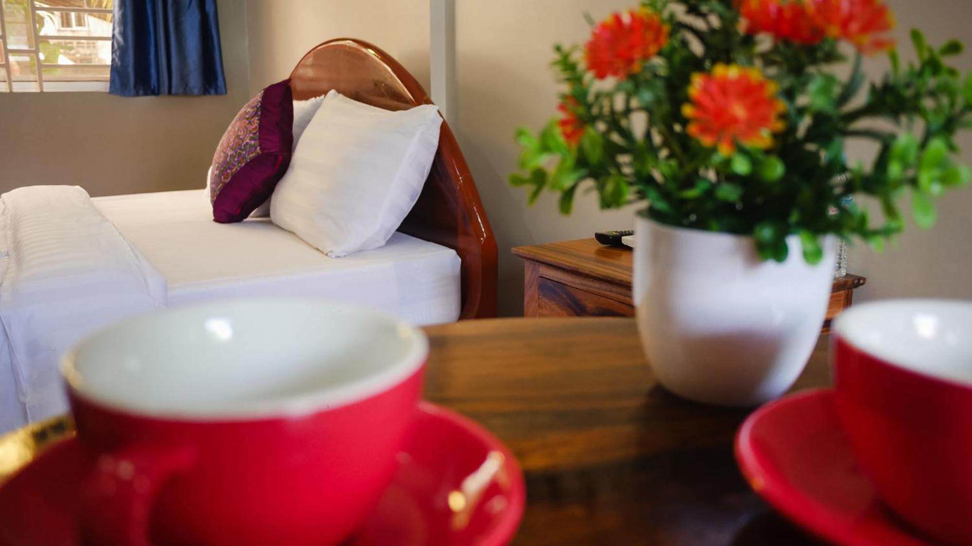 Lea'S Guesthouse And Restaurant Kampot Buitenkant foto